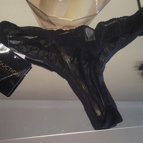 Black with gold snake skin 3 stripe design  Fredericks of Hollywood thong - Picture 2 of 2
